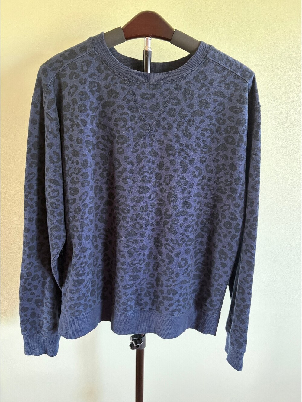 PINK Victoria’s Secret Sweatshirt Women’s Small Blue Leopard Print Crewneck